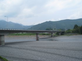 フォーレなかかわね茶茗舘から見た大井川